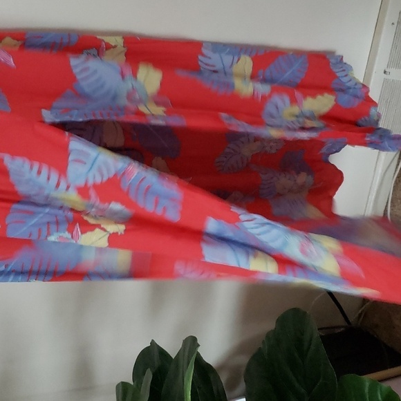 Lulu's red floral maxi dress, smocked bodice and arms, slit, womens size large - Picture 6 of 7